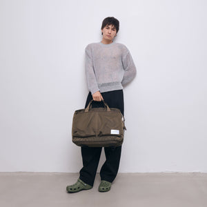 Weekend bag - Army green - James Ay - Model