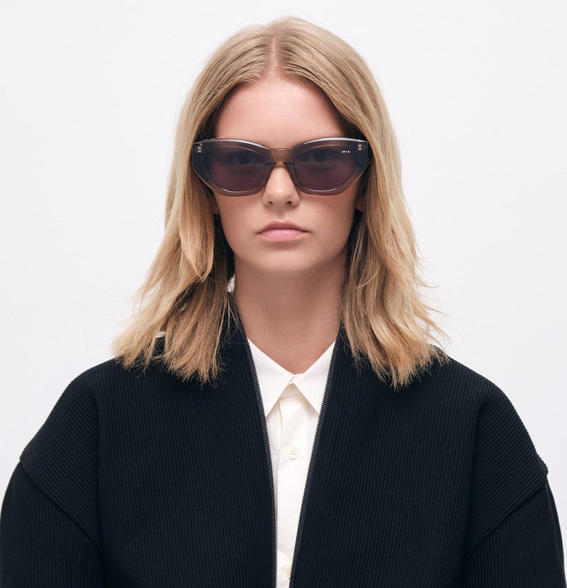 Blaze - Transparent oyster - James Ay - Model