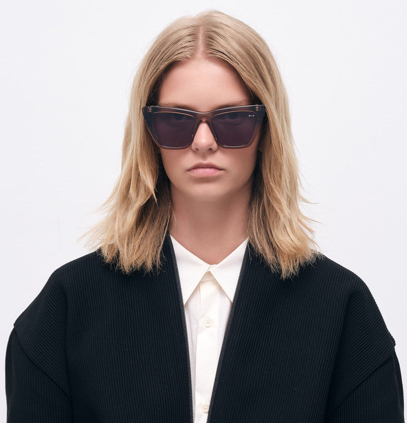 Mirage - Transparent coffee brown - James Ay - Model