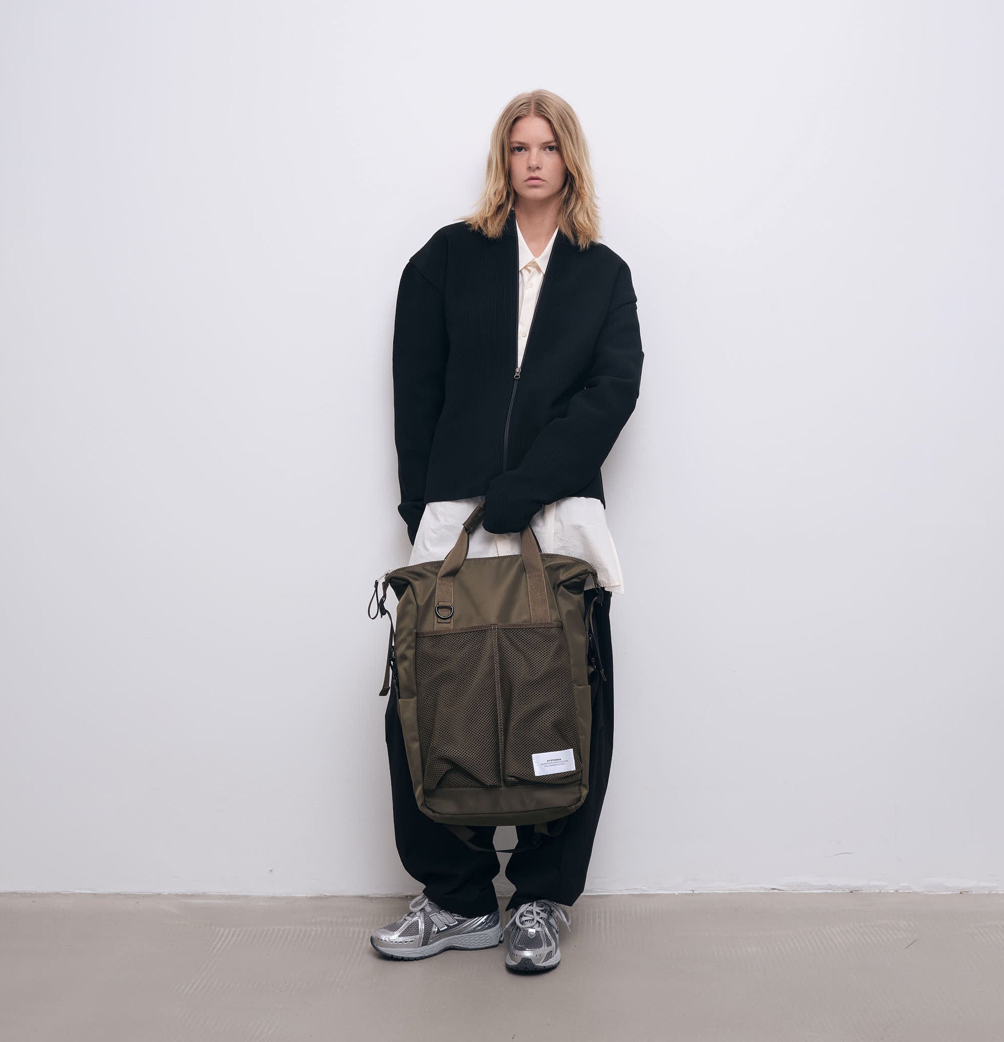 Backpack - Army green - James Ay - Model