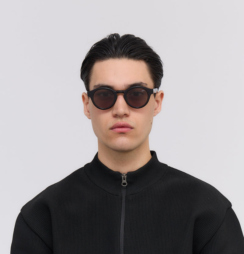 Noble - Transparent brown - James Ay - Model