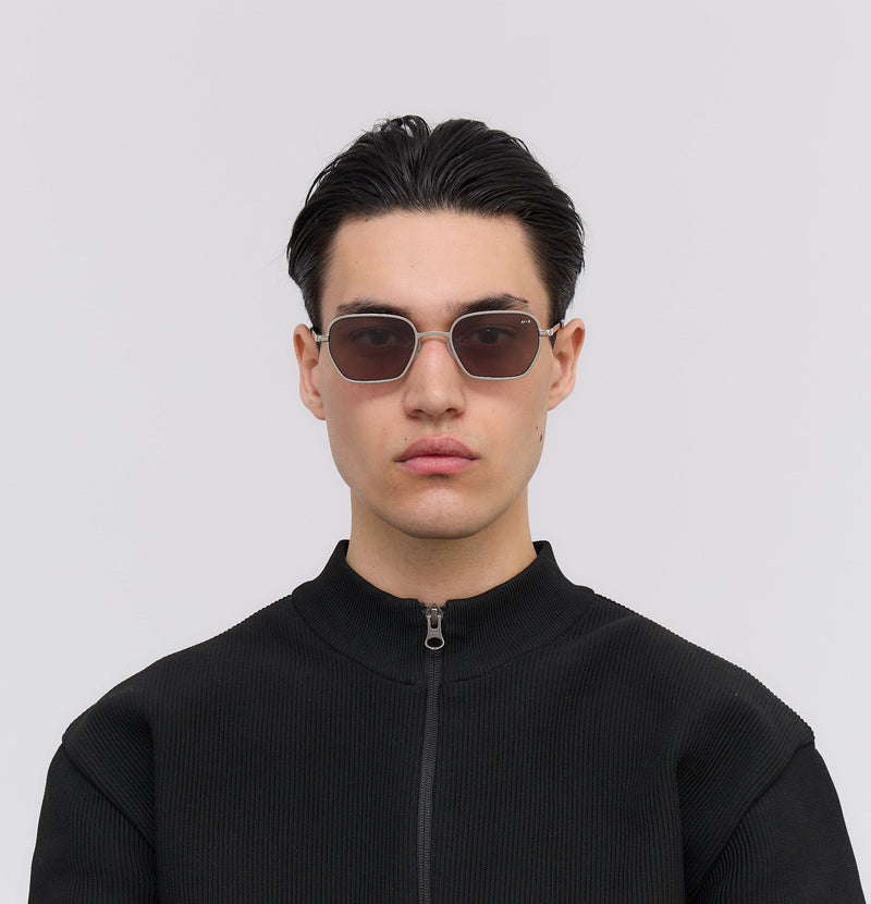 Decent - Shiny silver - James Ay - Model