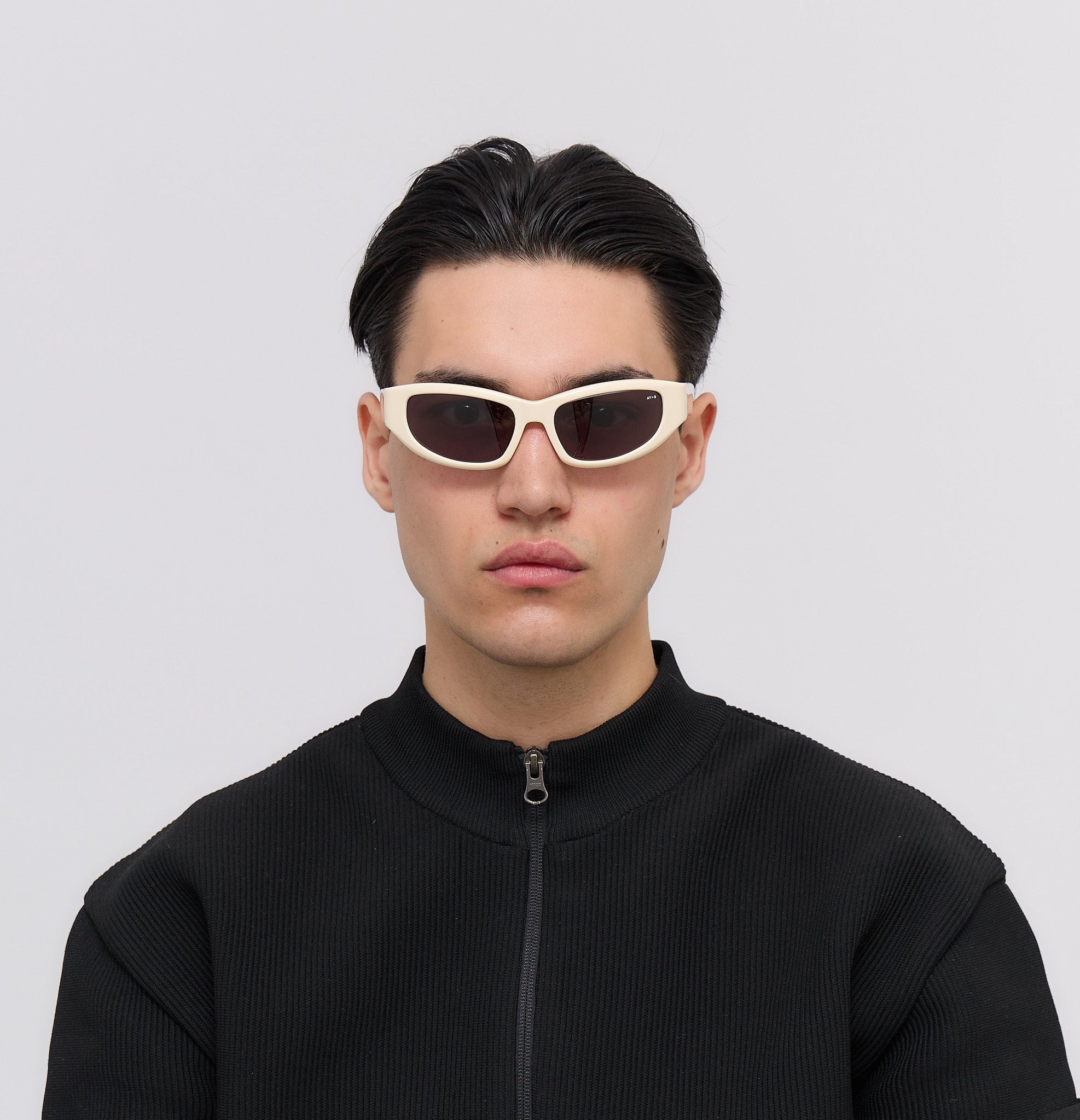 Pam - Solid ivory - James Ay