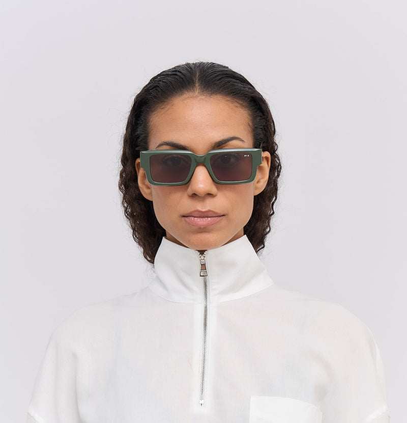 Gravity - Solid military green - James Ay - Model