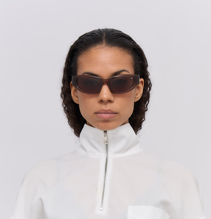 Pam - Transparent coffee brown - James Ay - Model